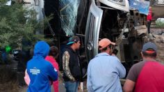 Tren impacta a un autobús de pasajeros en Querétaro; reportan 6 muertos