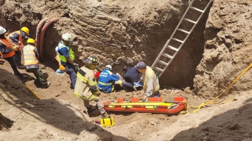 Derrumbe en la carretera Toluca-Zitácuaro sepulta a cinco personas, 3 murieron