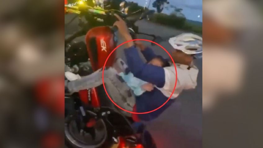 VIDEO | indigna en redes un motociclista haciendo "caballitos" con su bebé a bordo: "Que lo metan preso"