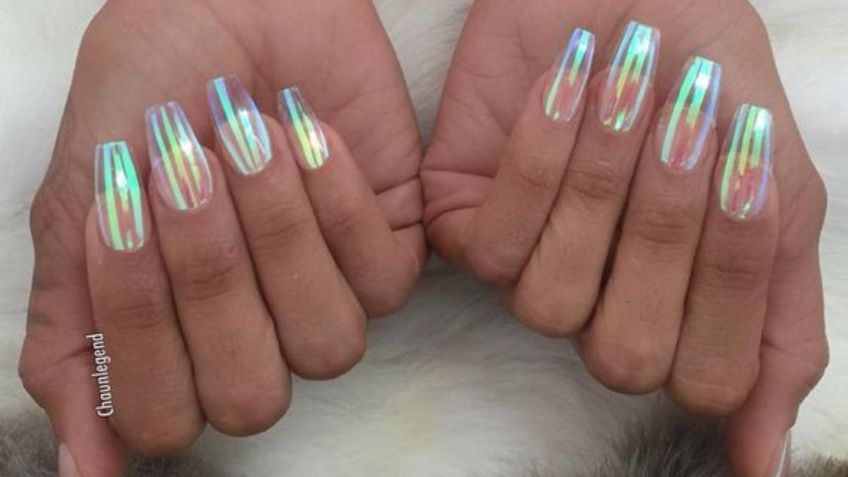 Uñas transparentes decoradas, la moda aesthetic que revivirá en septiembre 2023