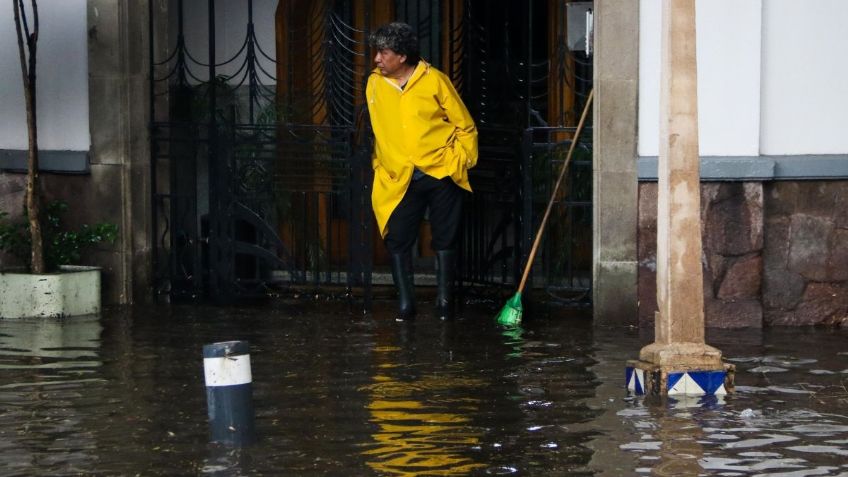 Lluvias en el Valle de México dejan fuertes inundaciones y una alerta roja