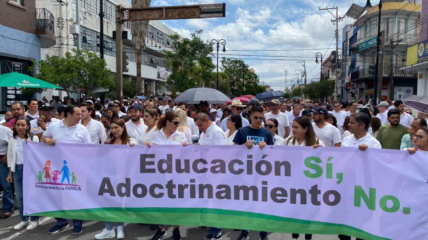 Desmiente Leo Montañez acarreo en marcha contra libros de texto gratuitos