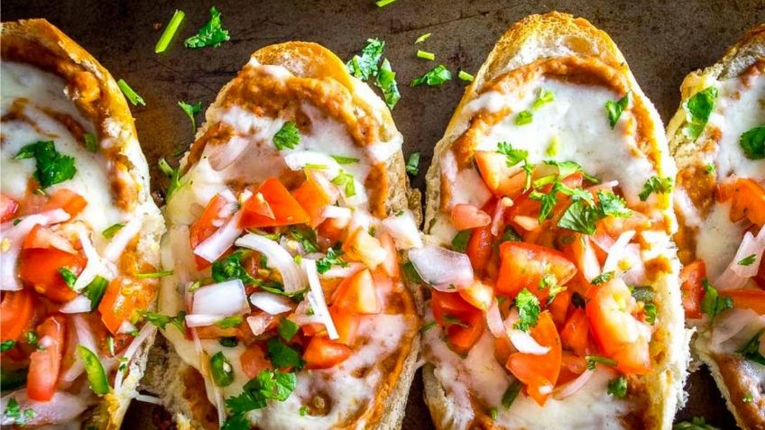 Comida rápida por la mañana: molletes veganos ricos y fáciles de preparar para tener energía