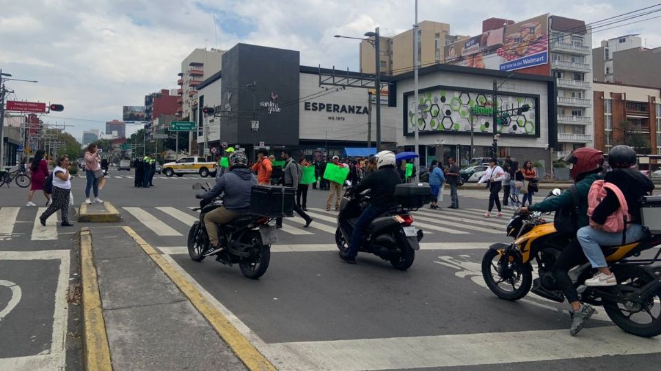 Los inconformes exigen el pago de sus pensiones.