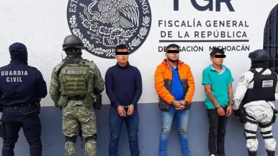 Los tres implicados fueron trasladados a las instalaciones de la Fiscalía General de la República con sede en Zitácuaro