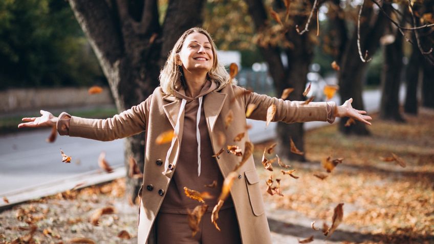 3 outfits calientitos y ligeros ideales para otoño que te harán lucir muy chic