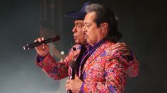 VIDEO: Hernán Hernández de Los Tigres del Norte llora desconsoladamente al recordar cómo se enteraron de la muerte de su madre en pleno concierto