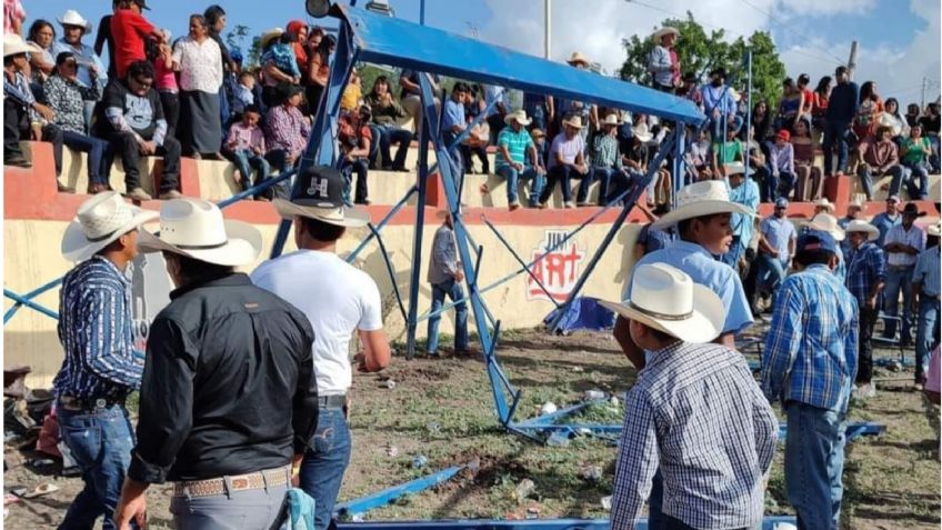 VIDEO: se desploman gradas en San Luis Potosí durante un jaripeo, hay 20 heridos