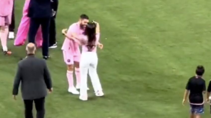 ¡Casi lo besa!, Antonela Roccuzzo confunde a Jordi Alba con Lionel Messi: VIDEO