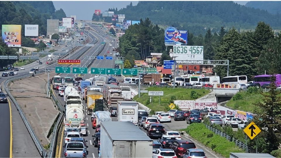 Cerca de 50 personas y 6 camiones mantienen cerrado el tránsito