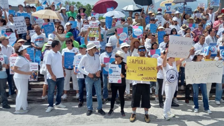 En defensa de la educación: padres y madres se unen contra los libros de texto en estos estados