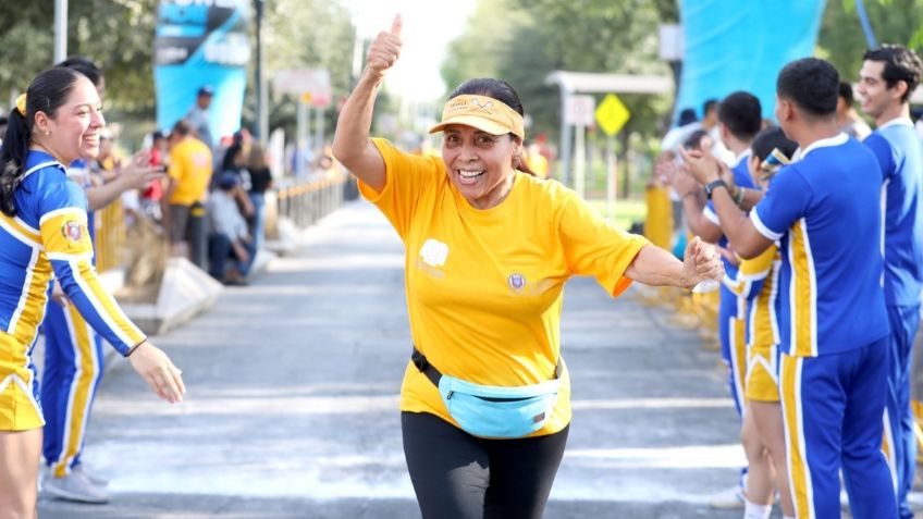 Realiza UANL carrera con causa por los adultos mayores