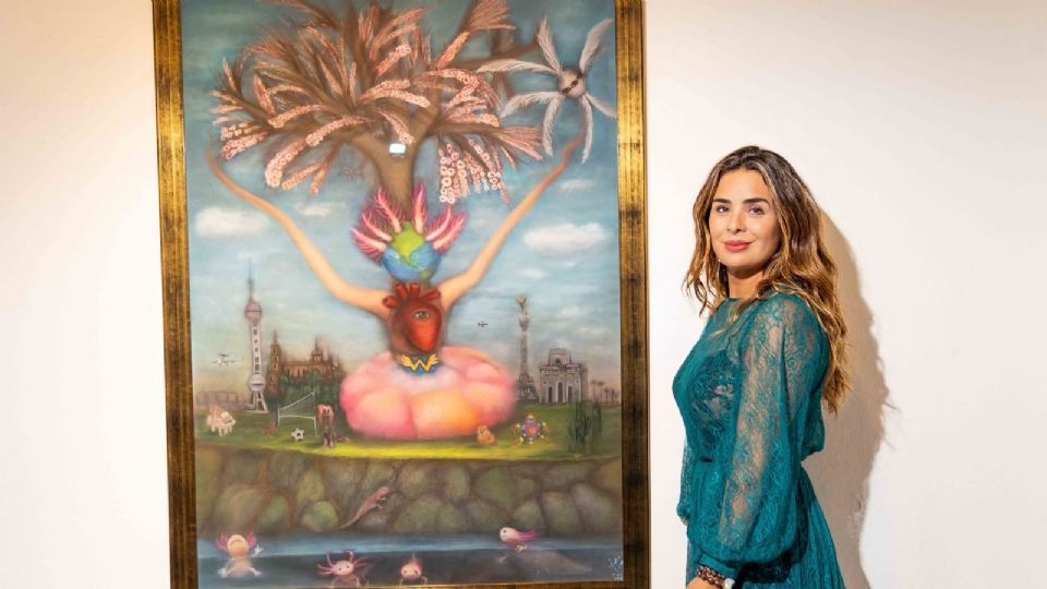 La artista, originaria de Sonora, inauguró su muestra, integrada por 16 pinturas y seis esculturas.