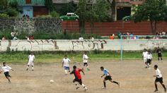 Entrenador y futbolista mueren tras caer un rayo mientras jugaban durante una tormenta