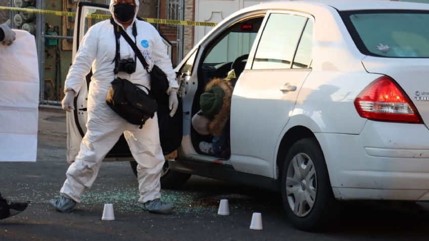 Asesinan a hombre mientras conducía en Tecámac, le dieron diez disparos