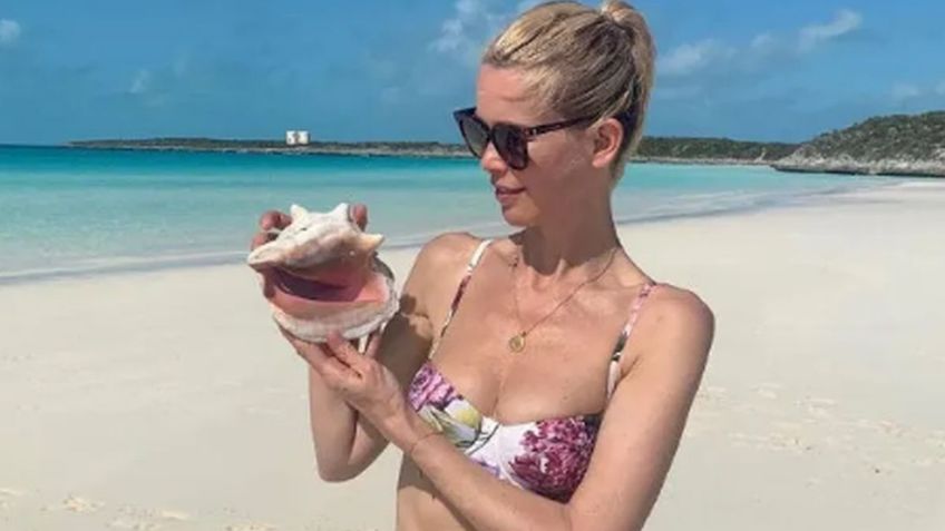 Claudia Schiffer celebra sus 53 años luciendo una espectacular figura en bikini