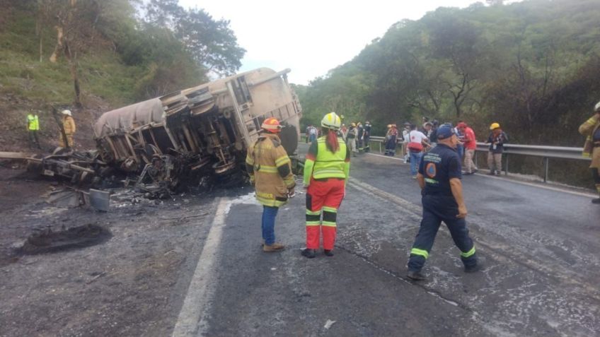 IMÁGENES FUERTES: explosión de pipa de gas deja 8 muertos en la carretera México-Acapulco