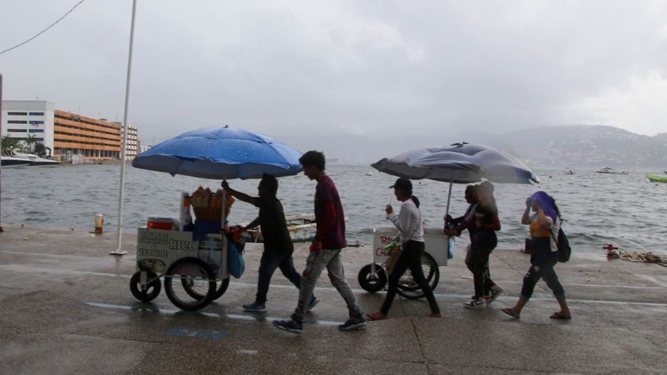 La abundante entrada de humedad del Golfo de México y el Océano Pacífico, aunado a inestabilidad de la atmósfera, originarán lluvias en el oriente y sureste mexicano.