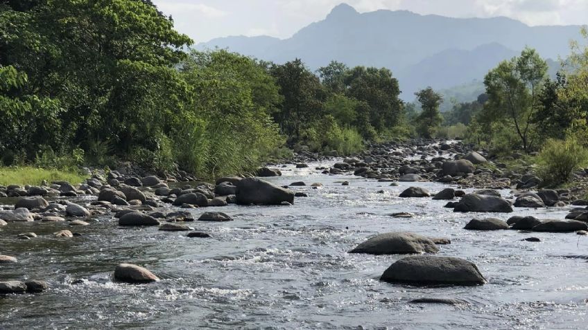 Niña de 12 años muere ahogada en Huejutla mientras nadaba con su familia