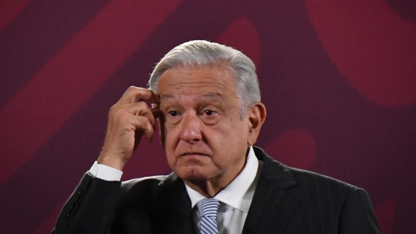 AMLO minimiza las denuncias por la caída de la dovela del Tren Interurbano