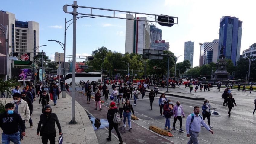 Manifestantes cierran Paseo de la Reforma, hay afectaciones a las líneas 7 y 2 del Metrobús