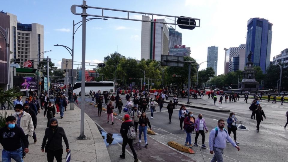 La marcha ocasionó cierres en los carriles laterales y centrales de la Avenida Paseo de la Reforma.