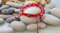 De acuerdo con el Feng Shui, en esta mano debes colocar tu pulsera roja de protección