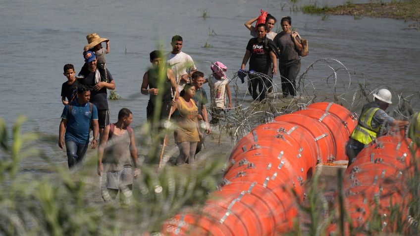 Así funcionan las barreras de boyas con púas que Texas ha instalado en el Río Bravo