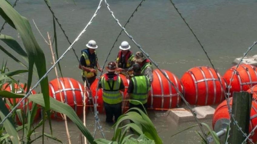 Texas suspende la remoción de boyas en su frontera con México