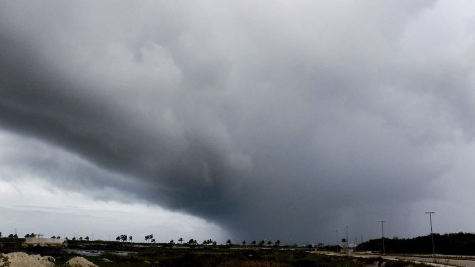 En la Ciudad de México y en el Estado de México, habrá lluvias las cuales podrán acompañarse de descargas eléctricas y posible caída de granizo