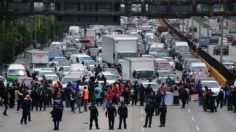 Manifestantes cierran terminal 1 del AICM y provocan caos, alternativas viales