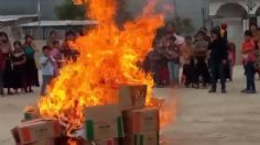 VIDEO: habitantes de Chiapas queman libros de texto gratuito, rechazan los contenidos sobre diversidad sexual