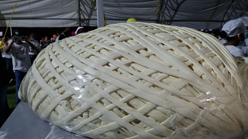 La bola de queso de hebra más grande del mundo nació en Chiapas, está por ganar un Récord Guinness