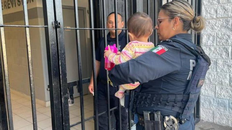 Los oficiales la llevaron a la Estación de Policía del Distrito Universidad.