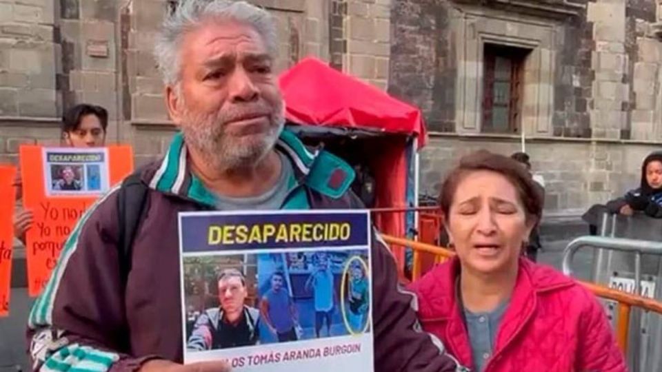 Familiares del mexicano perdido en Canadá pidieron ayuda en Palacio Nacional.