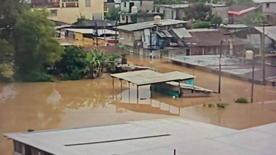 El nivel del agua subió hasta cuatro metros de altura