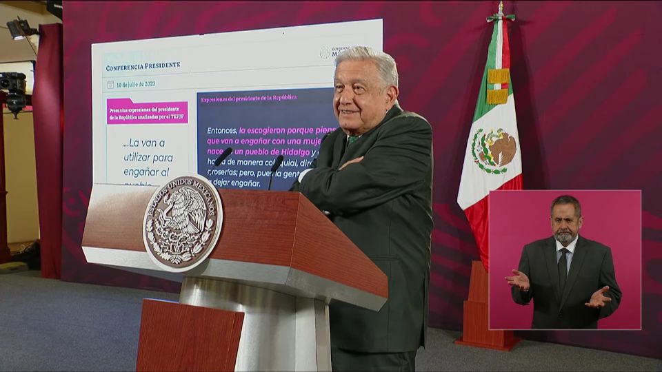 AMLO mostró gráficas con sus frases, en lo que se refiere al tema de Xóchitl Gálvez