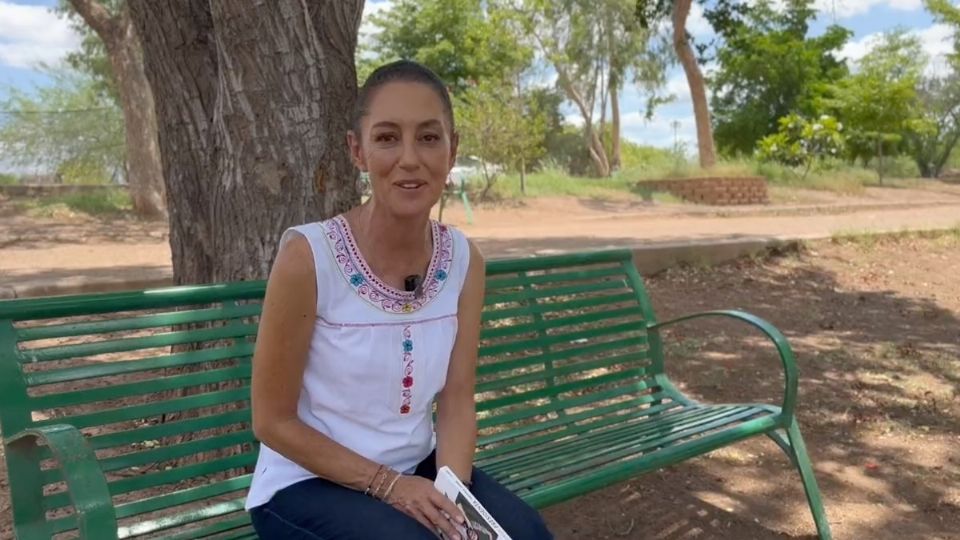 Claudia Sheinbaum durante su visita a la Laguna de Nainari.