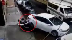 VIDEO: conductor embiste a rateros en moto que trataron de asaltarlo en plena avenida