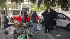 Auto impacta puesto de tamales en Avenida Cuauhtémoc, hay dos heridos de gravedad