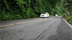 Sismos agrietan carretera ubicada en la frontera con Guatemala