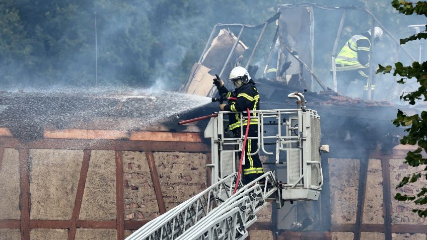 FOTOS | Mueren nueve personas por incendio en albergue para discapacitados en Francia