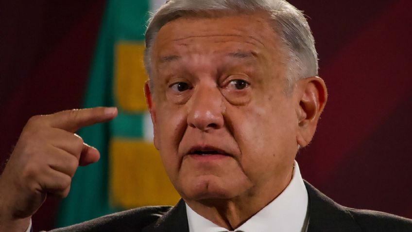 AMLO ordena una revisión a los libros de texto gratuitos para determinar si son comunistas