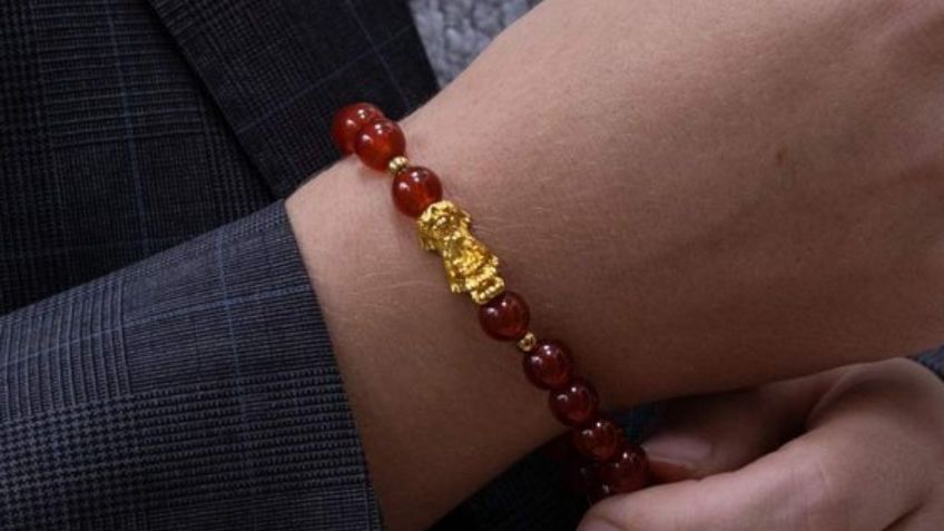 Así debes usar la pulsera roja de protección para que sea efectiva