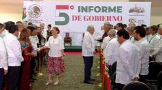 Beatriz Gutiérrez Müller destacó en el Quinto Informe de AMLO con un conjunto en dos piezas