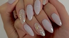 Uñas almendra: acrílicas, con gel o diamantes, harán que tus manos se vean más finas y son ideales para despedir el verano