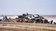 Tragedia en Libia: captan en VIDEO momento en que el mar arroja decenas de cadáveres tras inundaciones