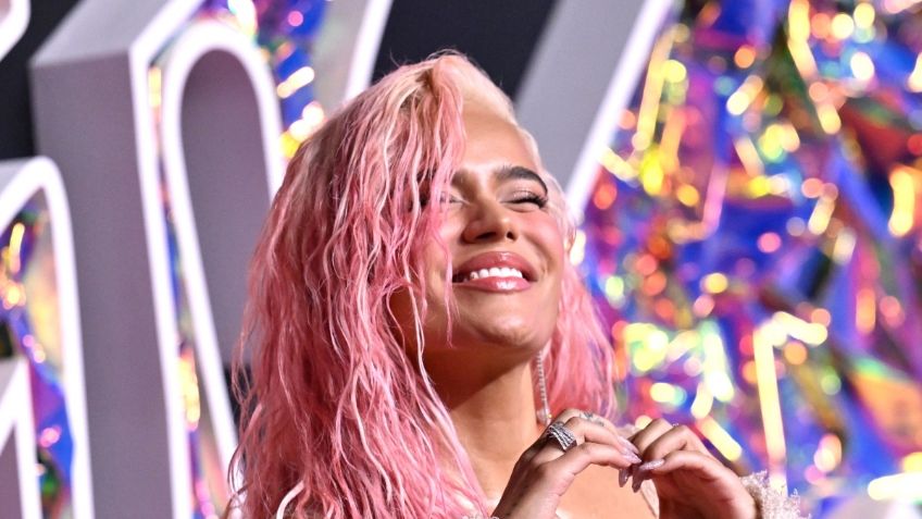 MTV Video Music Awards 2023: Karol G arrasa en elegante vestido de transparencias la alfombra roja