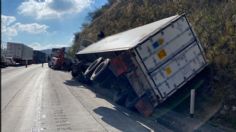 Tráiler se incendia en la carretera México-Querétaro y provoca caos vial