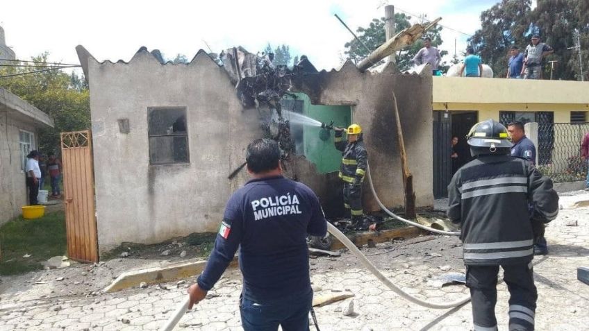 Desplome de avioneta en Puebla deja tres muertos y daños graves en una vivienda